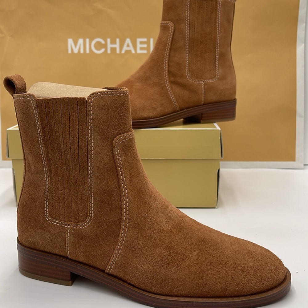 MICHAEL KORS ELLA FLAT BOOTIE SUEDE
49F4ELFE5S
LUGGAGE - Picture 14 of 16